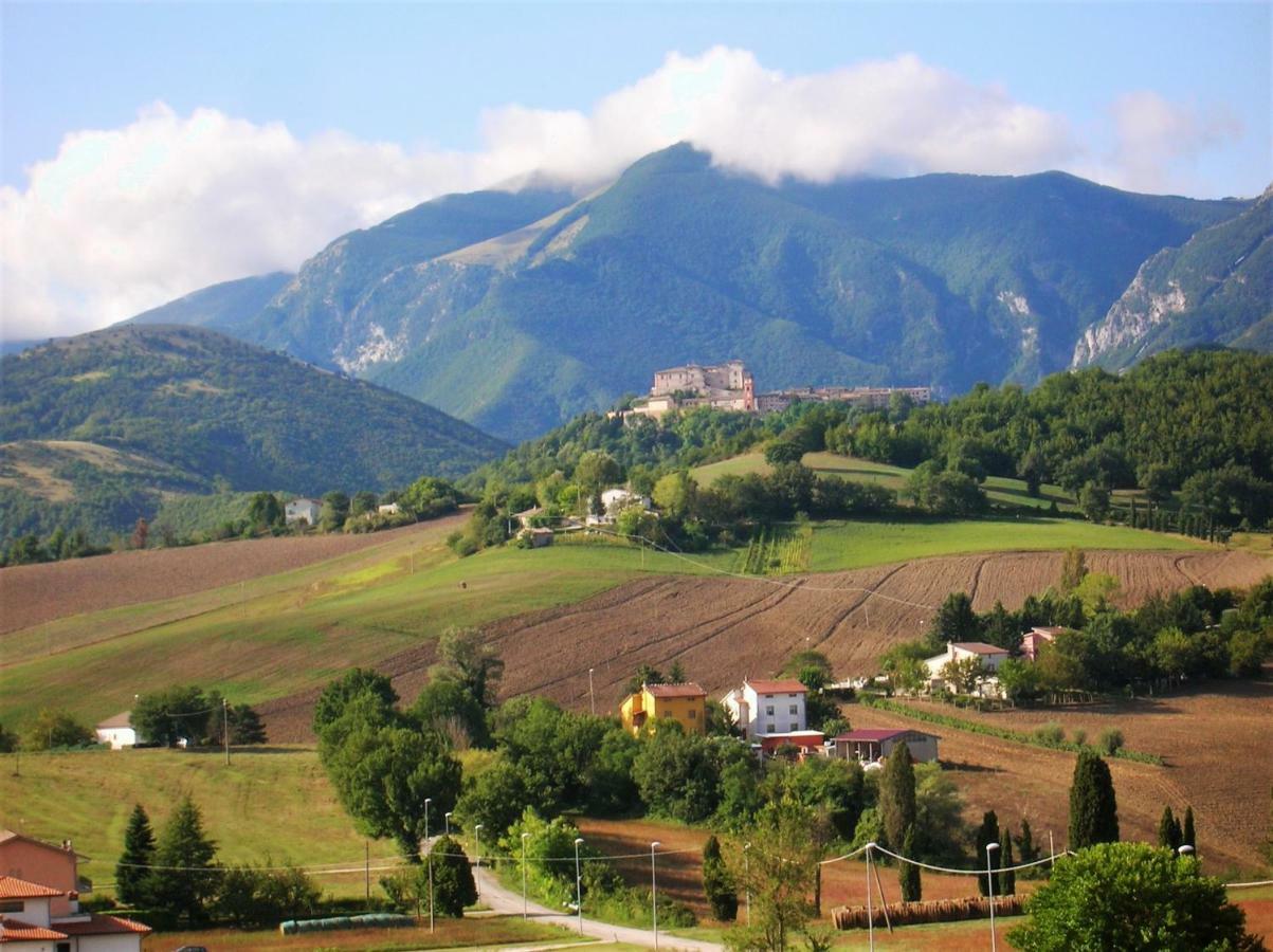 Apartmán Mansarda Viti - Sguardo Su Frontone - Exteriér fotografie